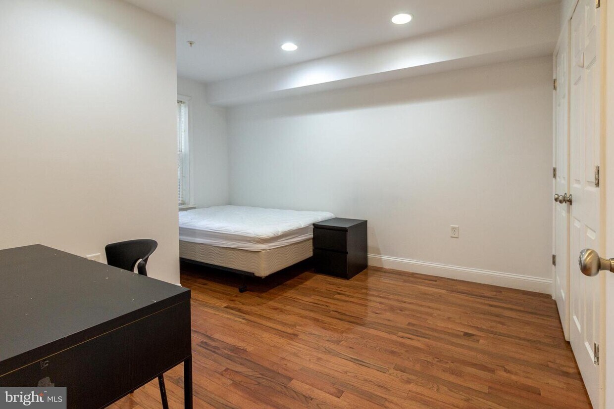 Foto principal - 321 N 40th St