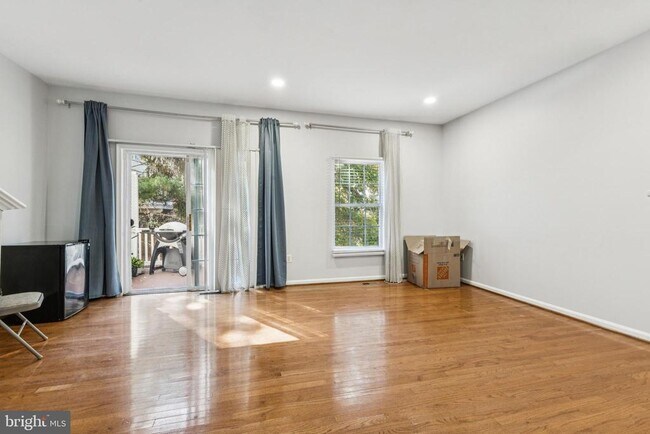 Building Photo - 43067 Candlewick Square