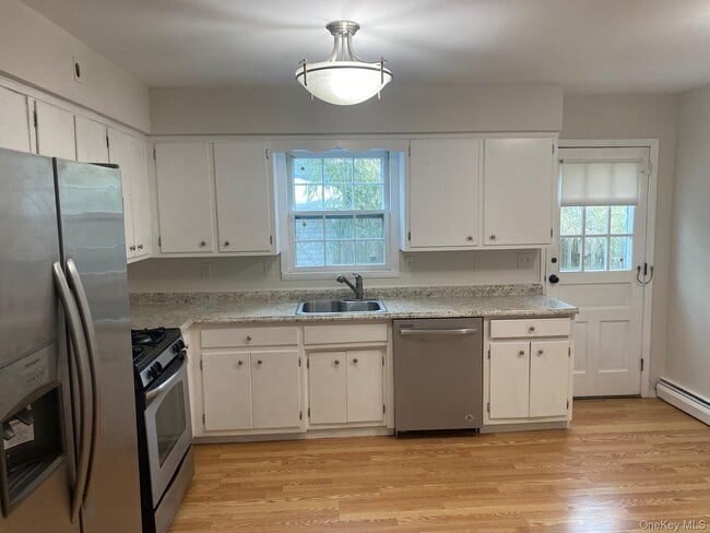 Building Photo - 100 Kings Ave