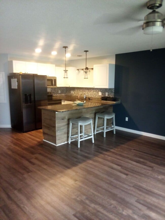 Building Photo - Golf Colony VIII