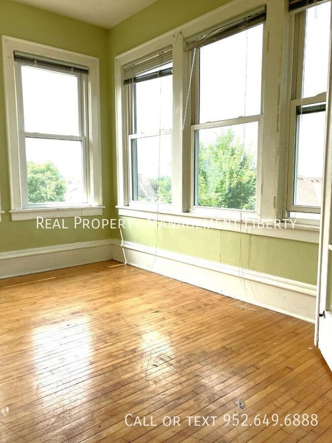 Building Photo - 2309 Buchanan St NE