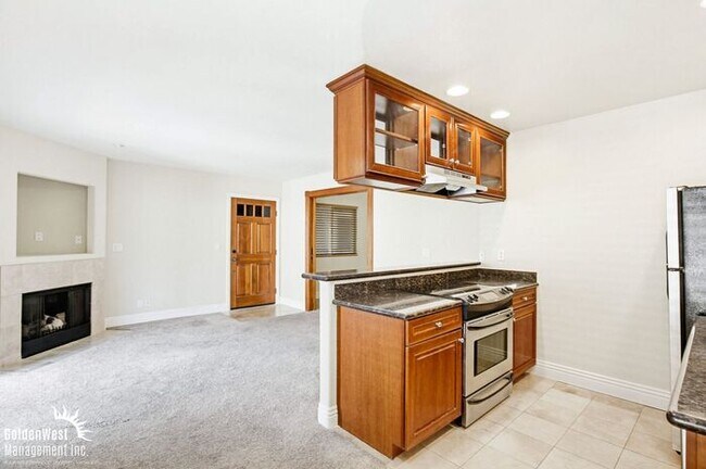 Foto del edificio - Cozy 1Bdm 1Ba Top-Floor Condo with Community Pool in La Jolla!