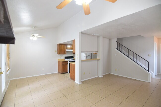 Foto del edificio - 2403 Skylark Cir