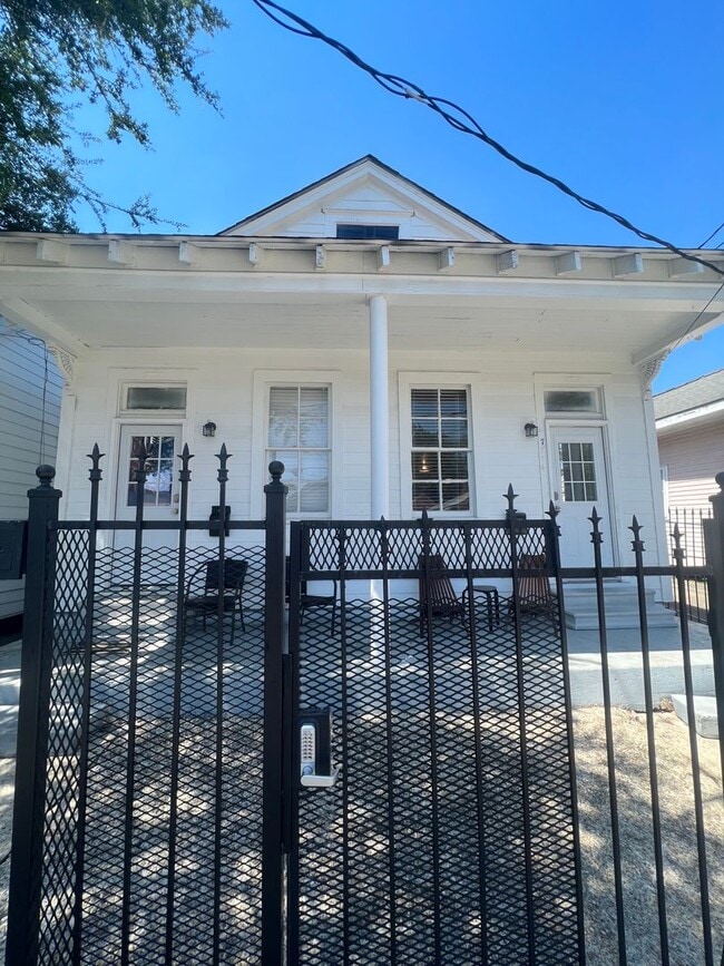 2bd/1ba with New Appliances Near Campus Located on Oak St. Text 510-631-1171 for more info! - 2bd/1ba with New Appliances Near Campus Located on Oak St. Text 510-631-1171 for more info! Townhome