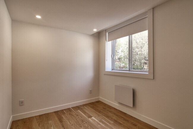 Building Photo - 1595 Rue Rachel E