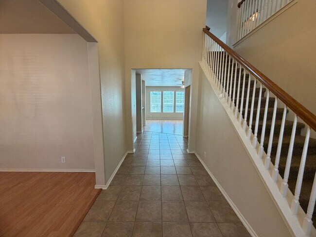 Building Photo - 221 Turnberry Dr