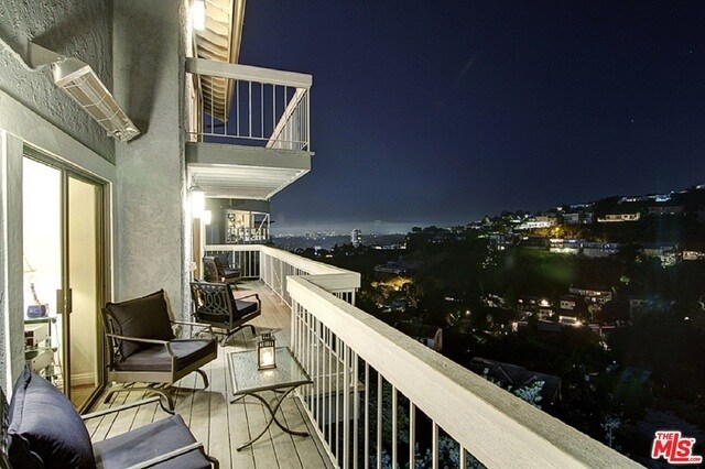 Foto del edificio - 8730 Hollywood Blvd