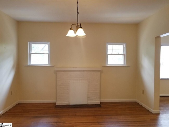 Building Photo - 121 Vannoy St