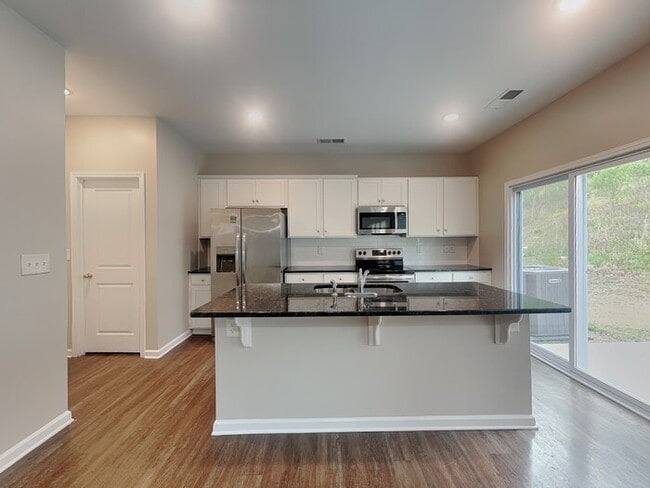 Building Photo - 733 Point Andrews Dr SW