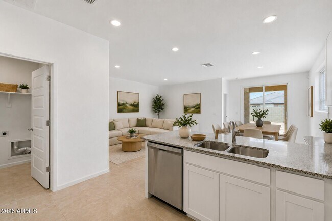 Foto del edificio - 2440 W Bowker St
