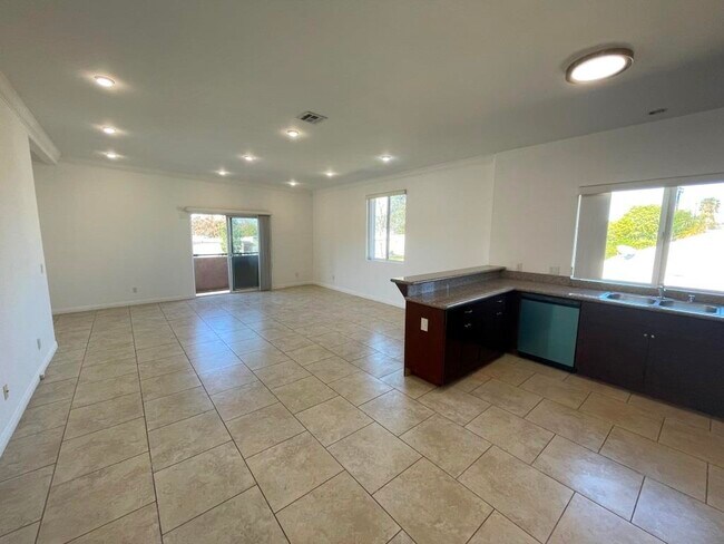 Foto del edificio - 6714 Balboa Blvd