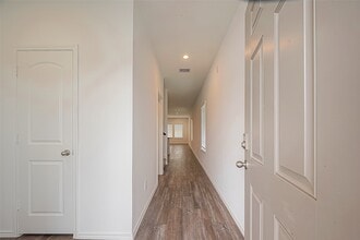 Building Photo - 5630 Avalon Woods Dr