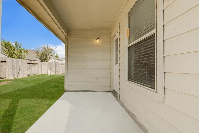 Building Photo - 25211 Clover Ranch Dr