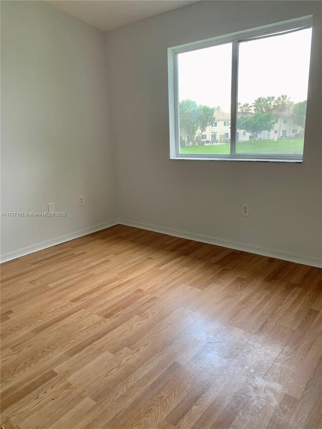 Foto del edificio - 2650 SE 12th Pl