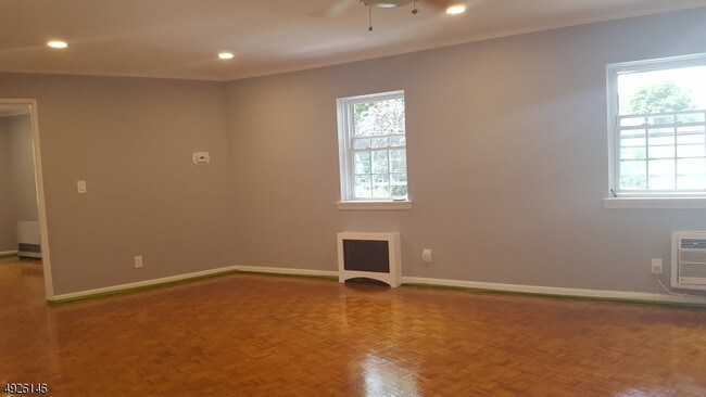 Building Photo - 172 Belleville Ave