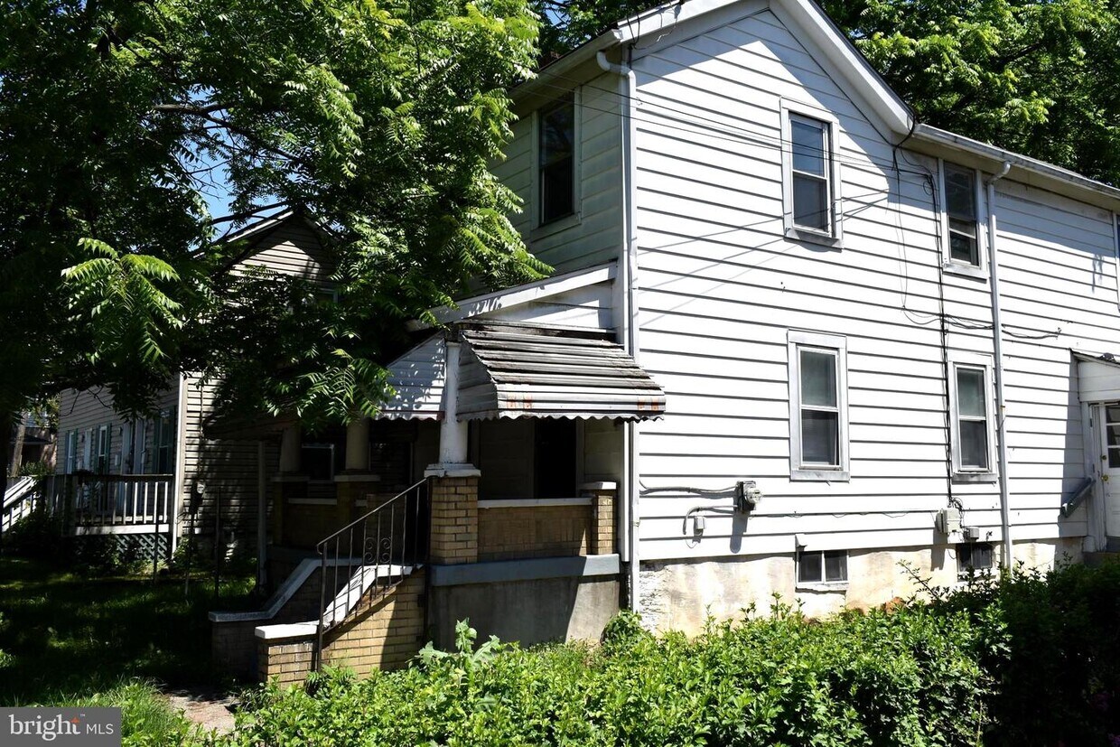 Building Photo - 717 E Haverford Rd