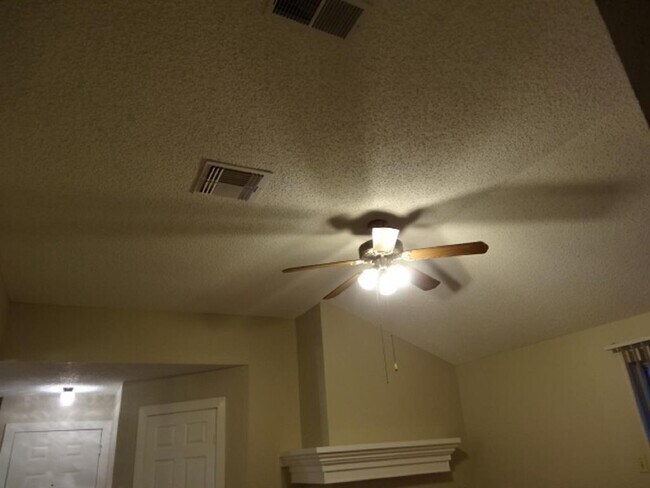 Foto del edificio - 13716 Sablecrest Dr