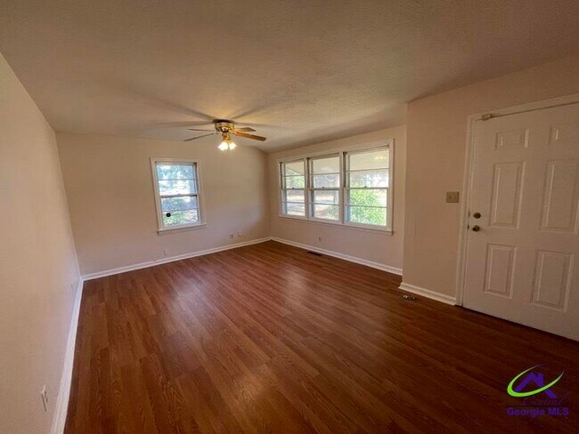 Building Photo - 107 Springdale Dr