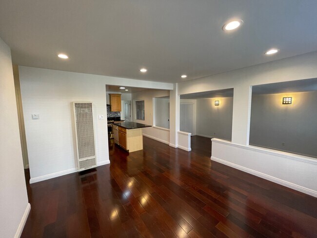 Foto del edificio - 1607 Phelan Ln