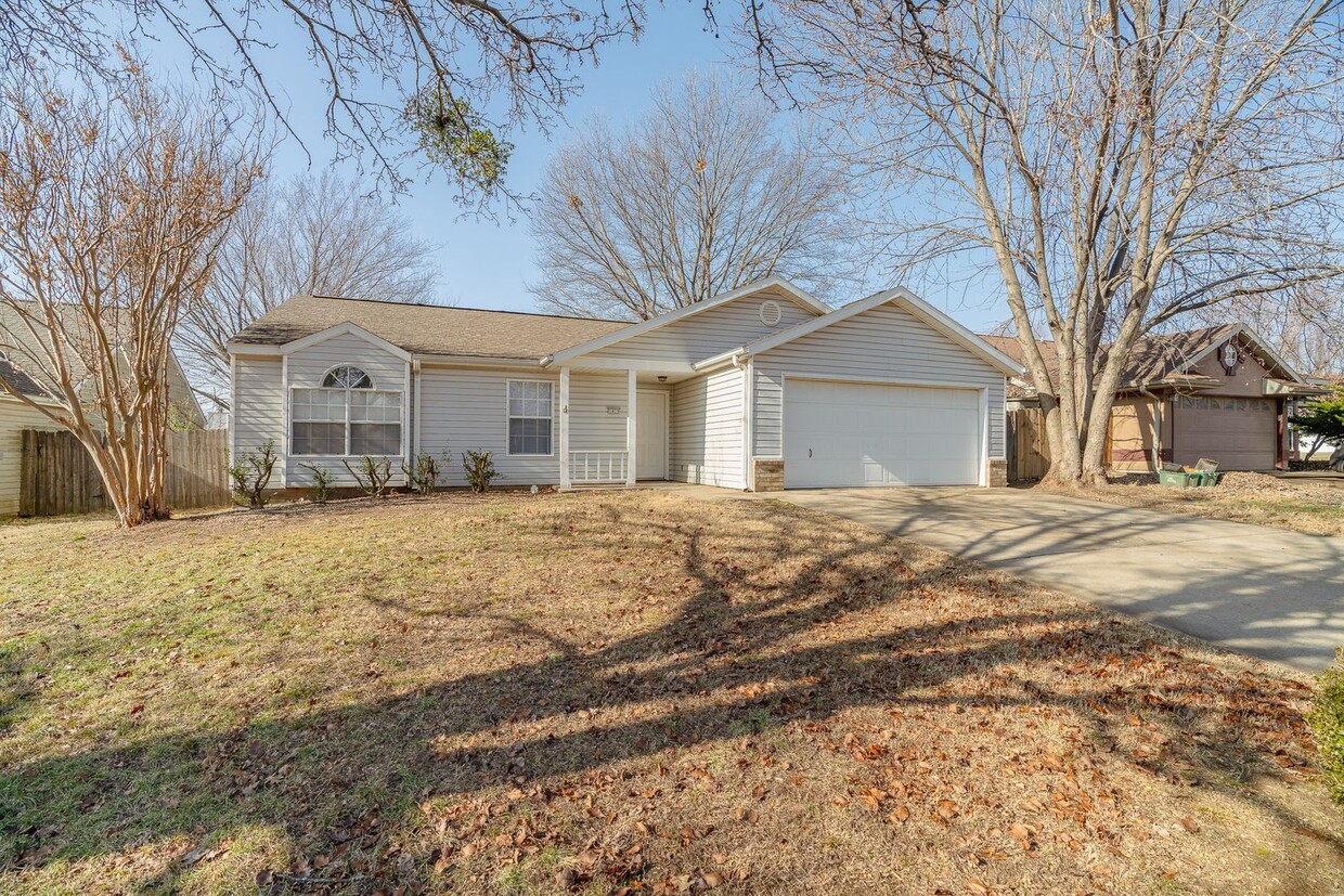 Foto principal - REMODELED 3BR 2 BA home in Central Fay! Al...