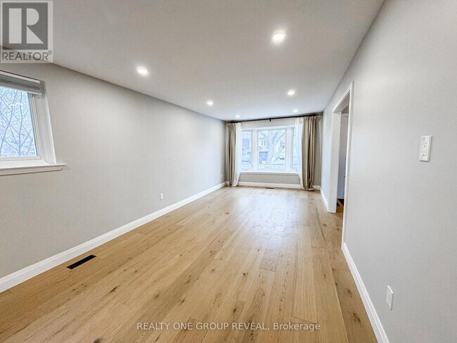 Building Photo - 14 Calais St