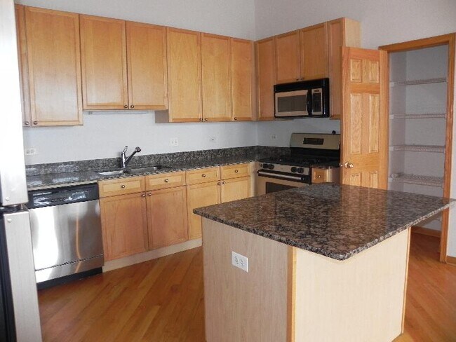 Foto del edificio - 2535 N Southport Ave