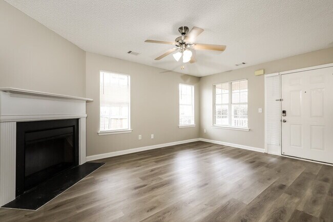 Foto del edificio - 1921 Boatswain Dr