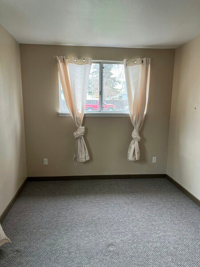 Foto del edificio - 2425 North Dakota Street, Unit B (620 E Ja...