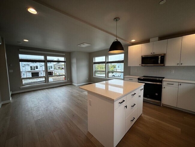 Foto del edificio - Brand New Solar Venture Townhome Available...