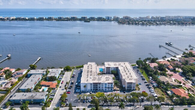 Foto del edificio - 1502 S Lakeside Dr
