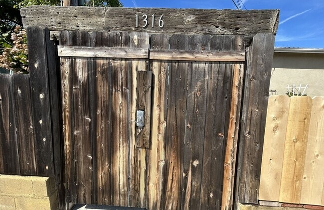 Building Photo - Stylish Remodel Near Beach & Downtown