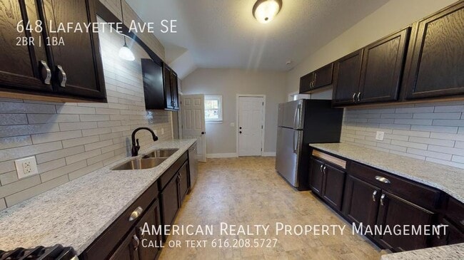 Building Photo - 648 Lafayette Ave SE