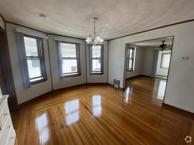 Building Photo - 124 Willis Ave