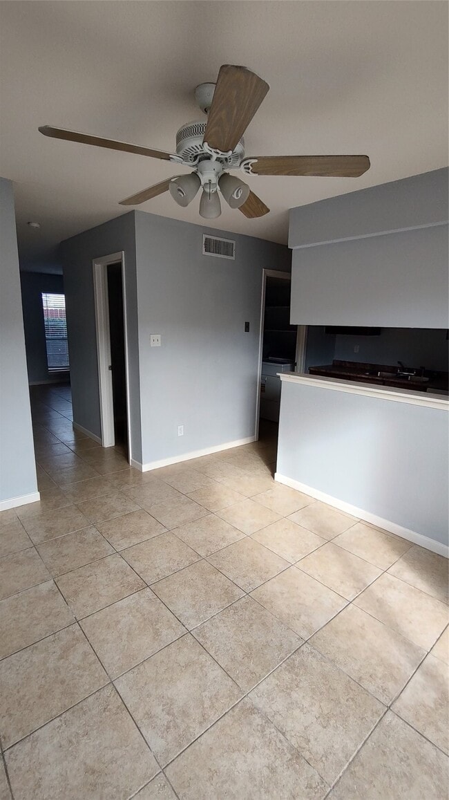 Building Photo - 4513 1/2 Bernardo De Galvez Ave