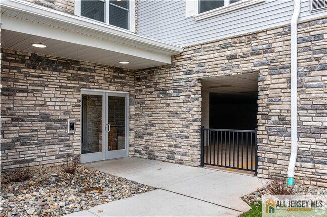 Foto del edificio - 1025 Raritan Rd