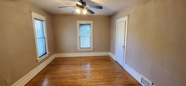 Building Photo - kb1703