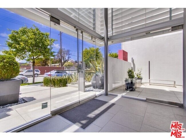 Foto del edificio - 1700 Sawtelle Blvd