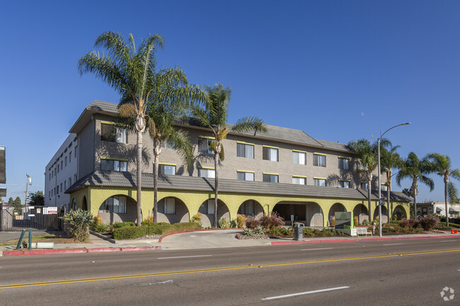 Edificio - Pacific Pointe 55+ Senior Community