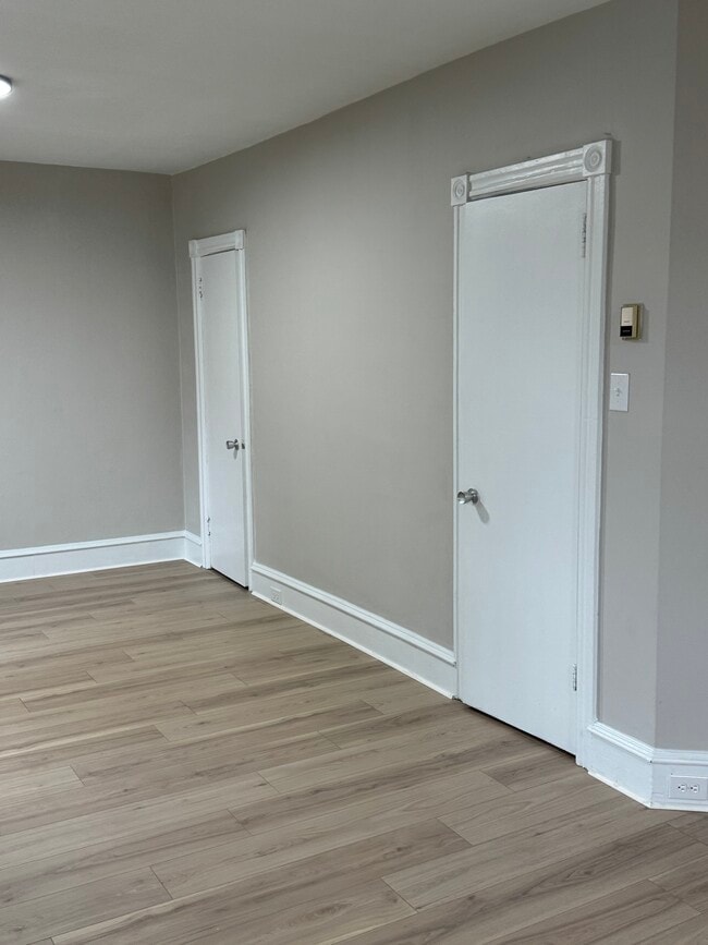 Building Photo - 2232 Mount Carmel Ave