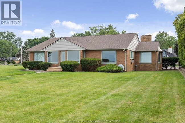 Building Photo - 13994 Riverside Dr E