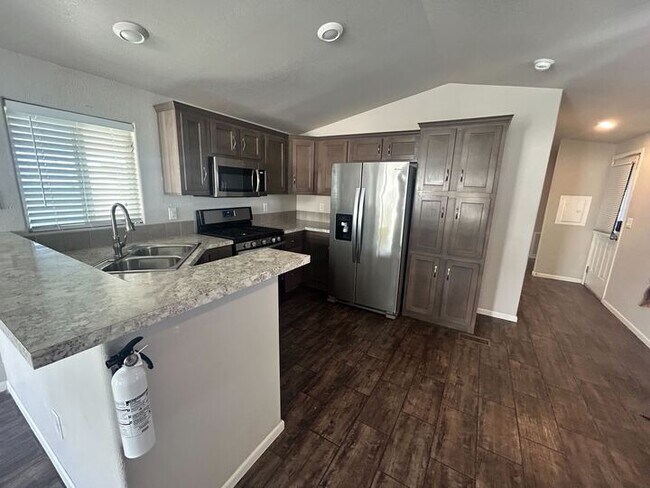 Building Photo - 530 S Alma School Rd