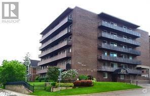 Building Photo - 2-32 Albert St