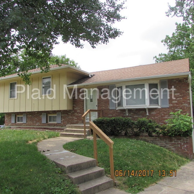 Building Photo - 1620 NW 66th Ter