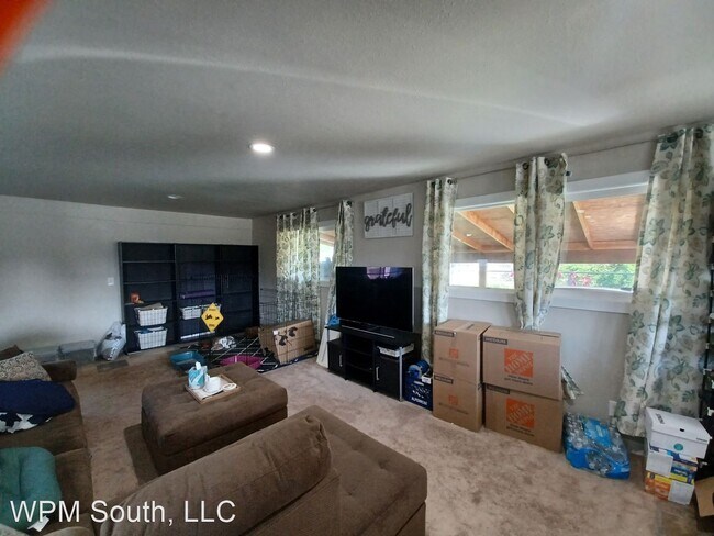 Building Photo - 3 br, 1 bath House - 401 Milwaukee Blvd S