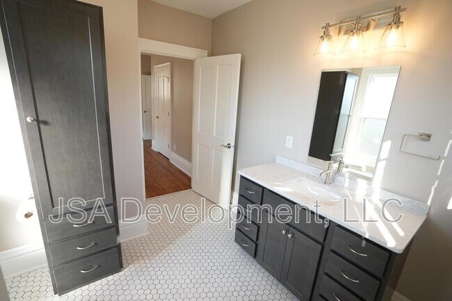 Foto del edificio - 519 E 3rd St