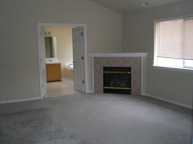 Foto del edificio - Amazing 4bdr/2.5bth Home In Great Neighbor...