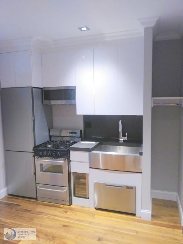 Foto principal - 120 E 102nd St