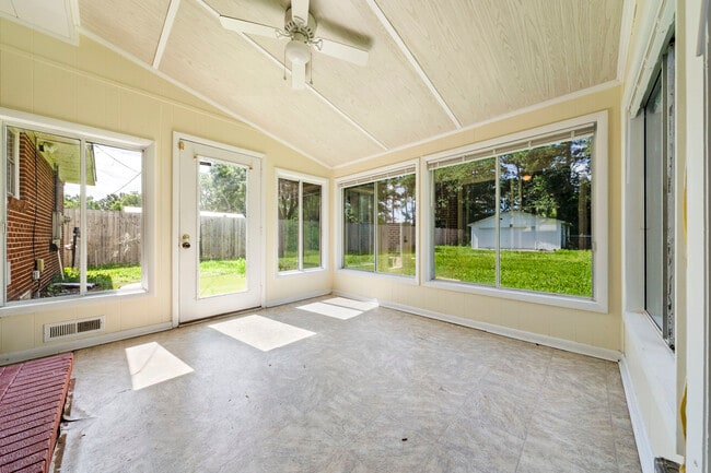 Sunroom - 513 Mohican Trl