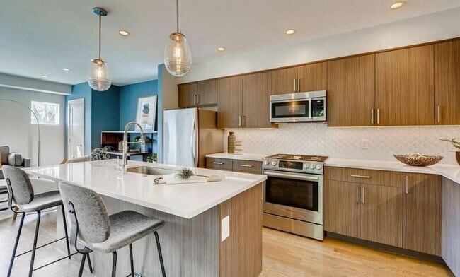 Building Photo - 1334 Osceola St