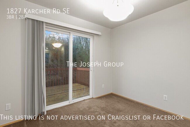 Building Photo - Centrally located 3 bed/2 bath in Port Orc...